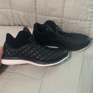 APL Lusso 9.5 women’s mid tops.Genuine leather,brand new!